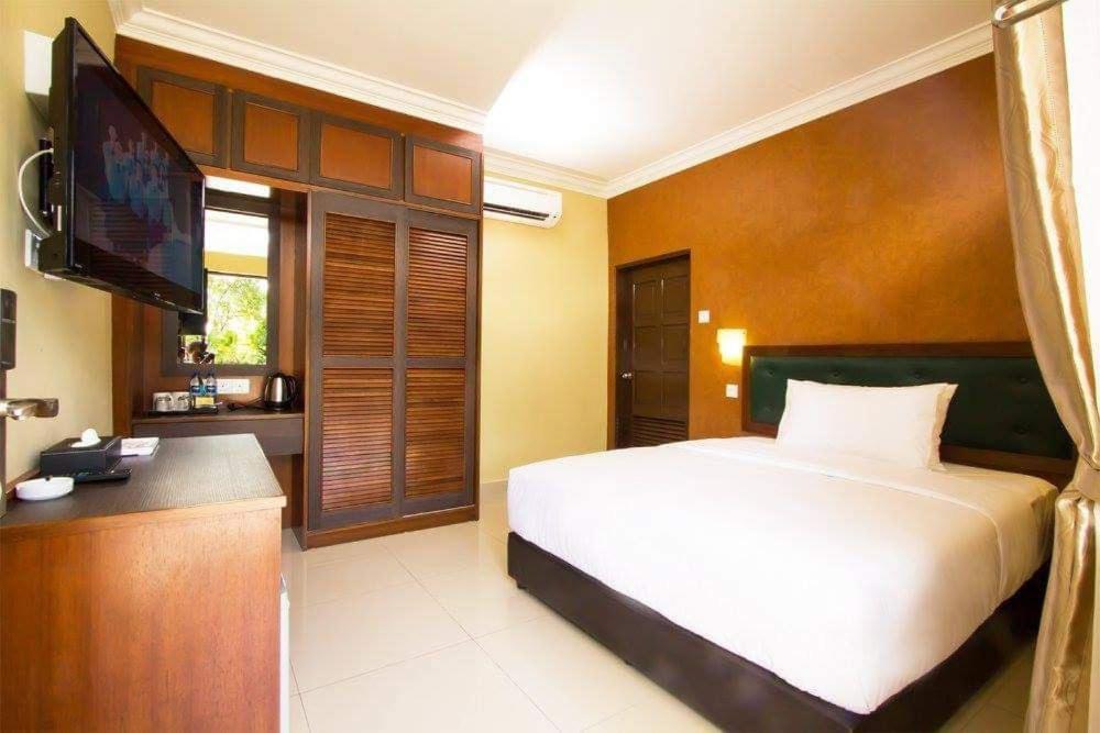 New Kesuma Villa Exclusive Stay Parit Raja Exterior photo